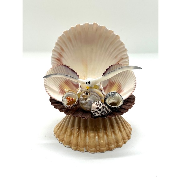 Seashell Figurine w Carved Seagull Vintage Handmade Folk Art 70-80's Cottagecore - Picture 1 of 11